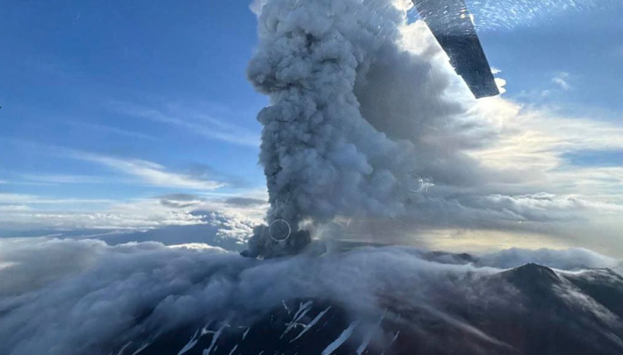 https://wips.plug.it/cips/notizie.virgilio.it/cms/2025/08/eruzione-vulcano-kamchatka-russia.jpg