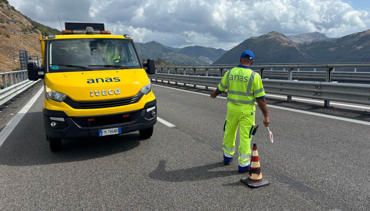 Operatore Anas in autostrada per gestire il traffico