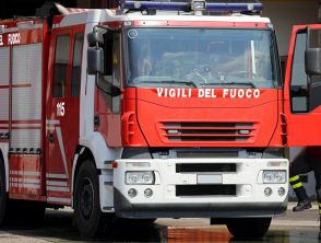 Albero crolla su un'auto con 4 ragazzi a Ferrandina vicino Matera, un morto e 3 feriti gravissimi