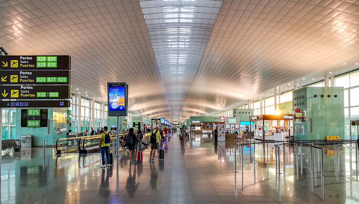 Figlio passaporto aeroporto