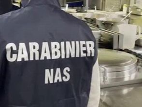 A Formia 10 bagnanti stanno male dopo aver mangiato tonno in uno stabilimento balneare, tutti in ospedale
