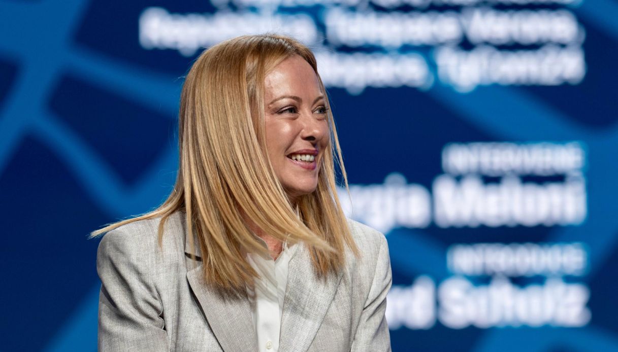 https://wips.plug.it/cips/notizie.virgilio.it/cms/2025/08/giorgia-meloni-al-meeting-di-rimini.jpg