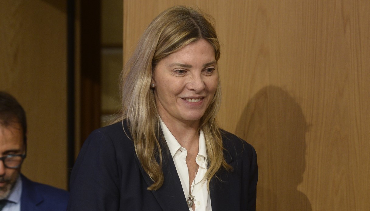 https://wips.plug.it/cips/notizie.virgilio.it/cms/2025/08/giusi-bartolozzi-nordio-almasri.jpg
