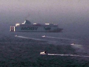 Incendio sul traghetto in arrivo da Palermo, nave alla deriva nel Golfo di Napoli. Sono tutti salvi