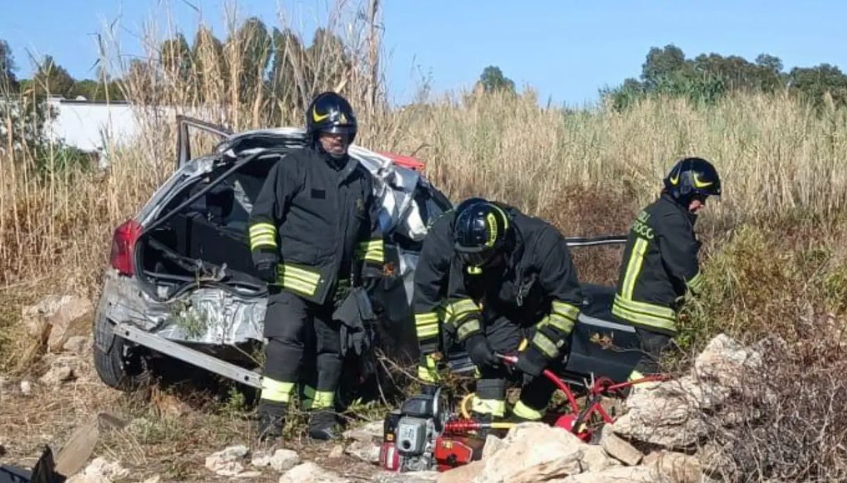 Schianto contro un muro a Cala Liberotto in zona Orosei, coinvolti 4 ragazzi nell Schianto contro un muro a Cala Liberotto in zona Orosei, coinvolti 4 ragazzi nell