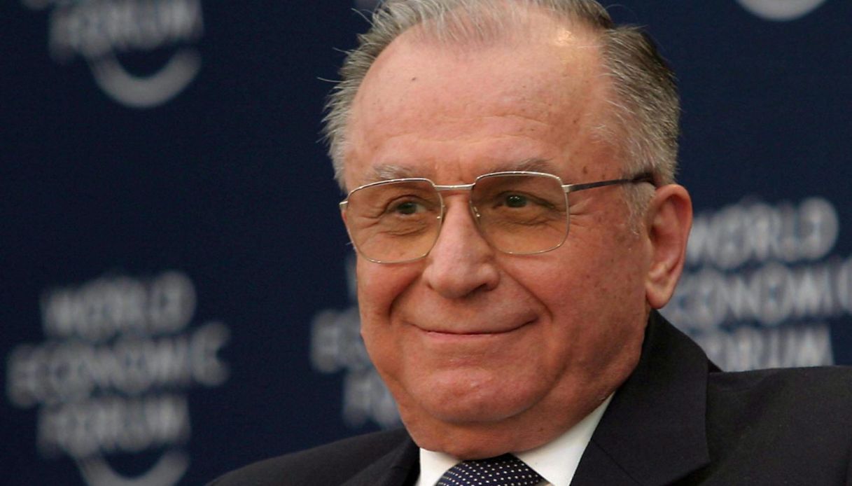 https://wips.plug.it/cips/notizie.virgilio.it/cms/2025/08/ion-iliescu-presidente-romania.jpg