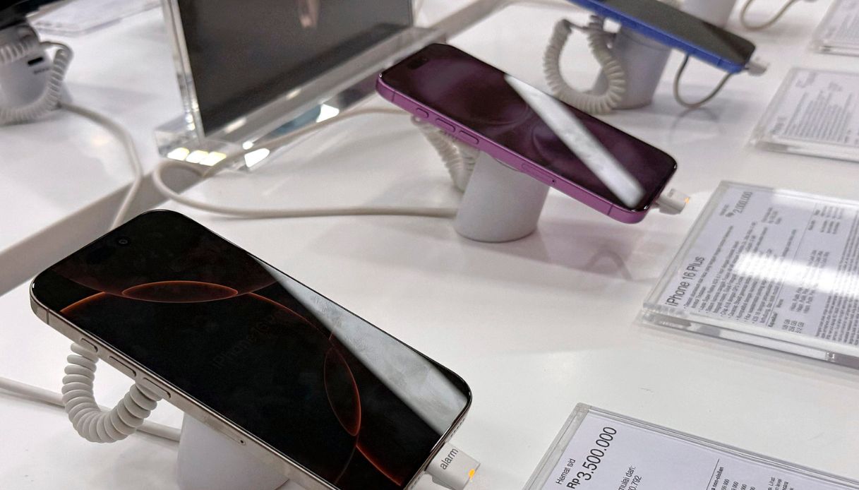 https://wips.plug.it/cips/notizie.virgilio.it/cms/2025/08/iphone-17-apple.jpg