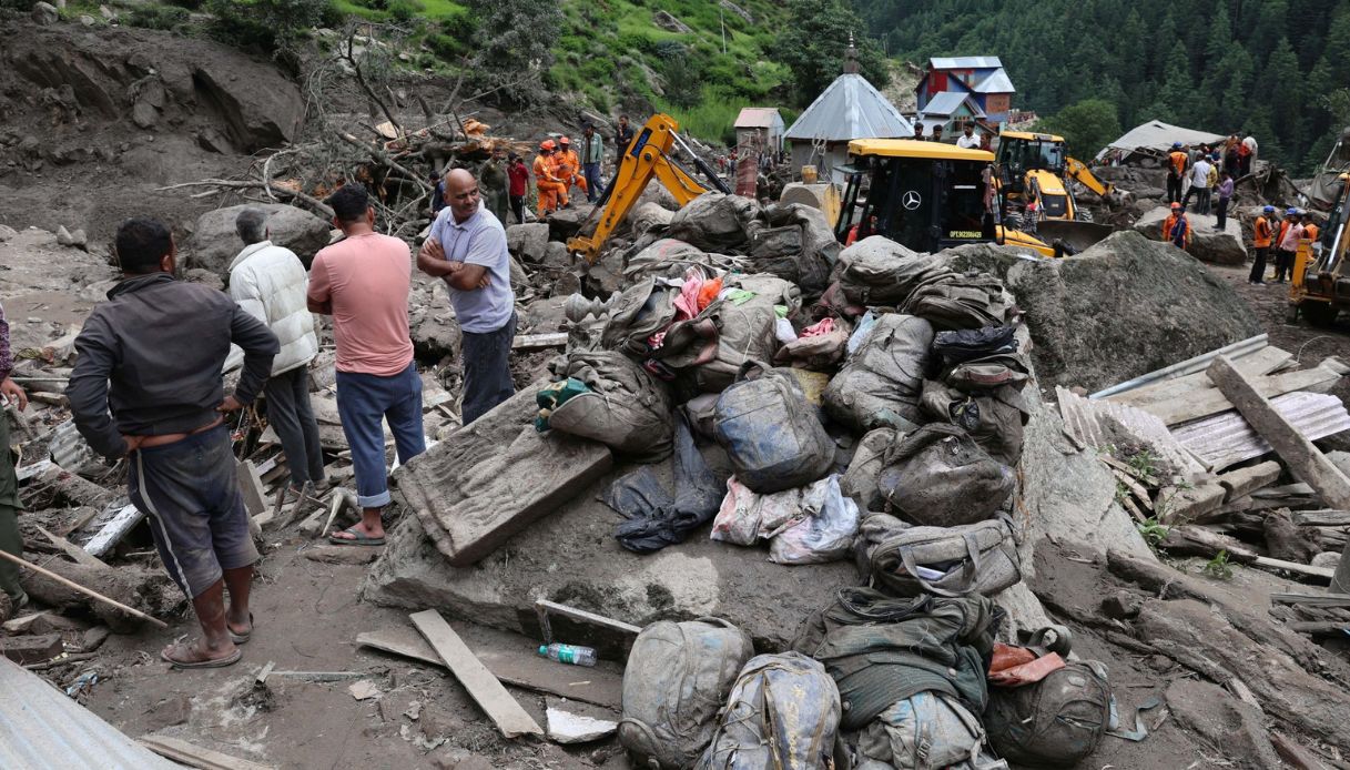https://wips.plug.it/cips/notizie.virgilio.it/cms/2025/08/kashmir-alluvione.jpg