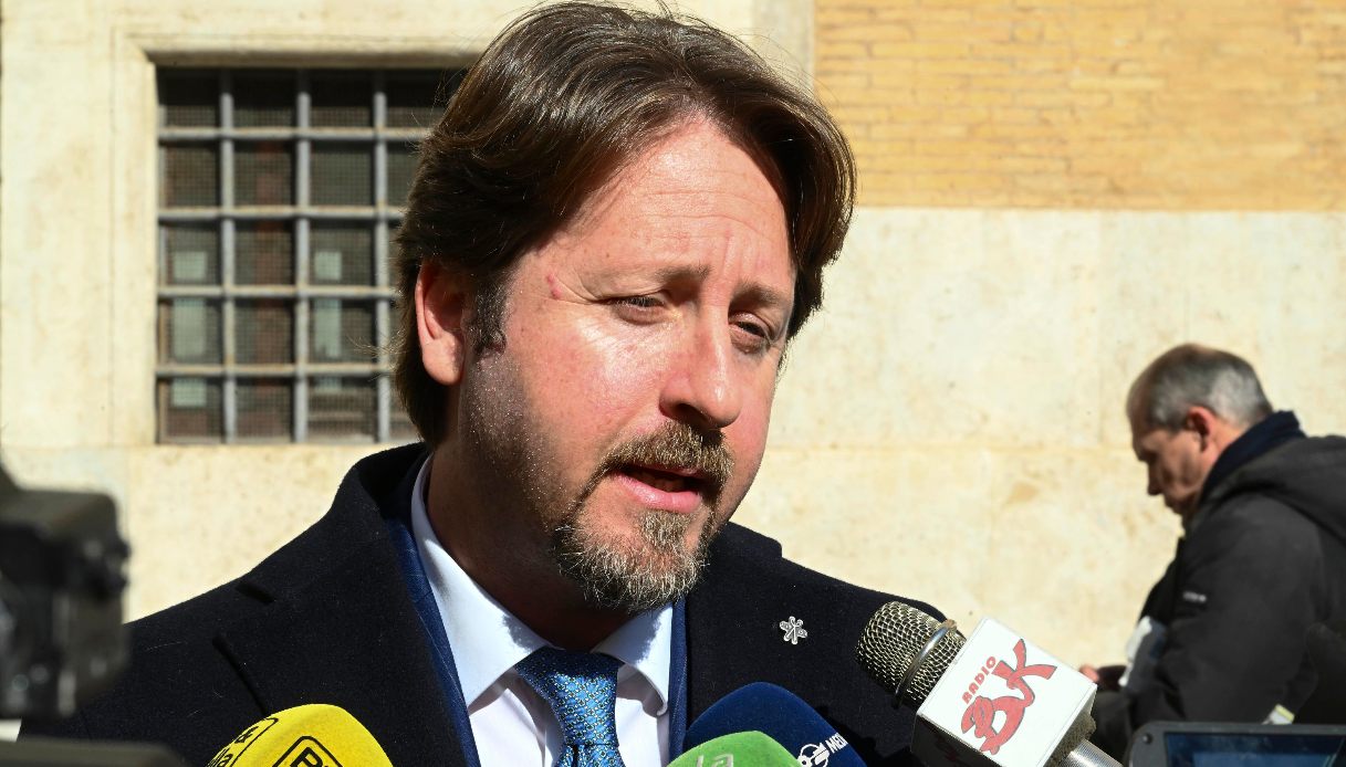 https://wips.plug.it/cips/notizie.virgilio.it/cms/2025/08/manlio-messina-giorgia-meloni-fratelli-d-italia-dimissioni.jpg
