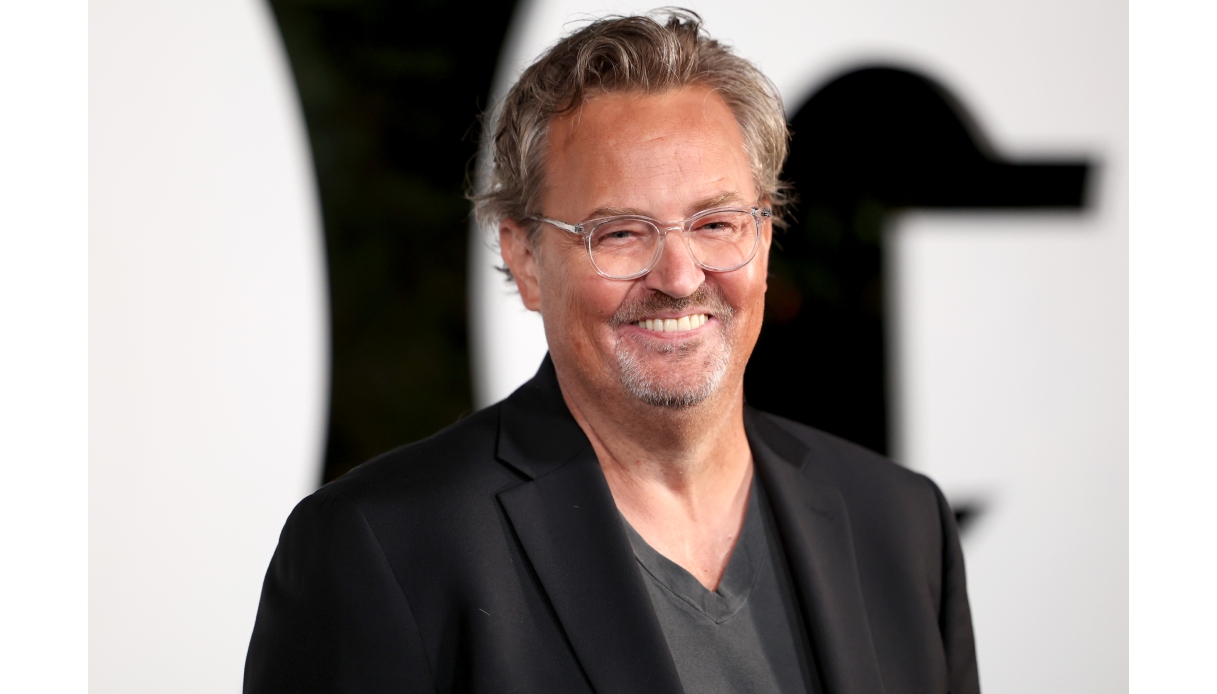 https://wips.plug.it/cips/notizie.virgilio.it/cms/2025/08/matthew-perry-morte.jpg
