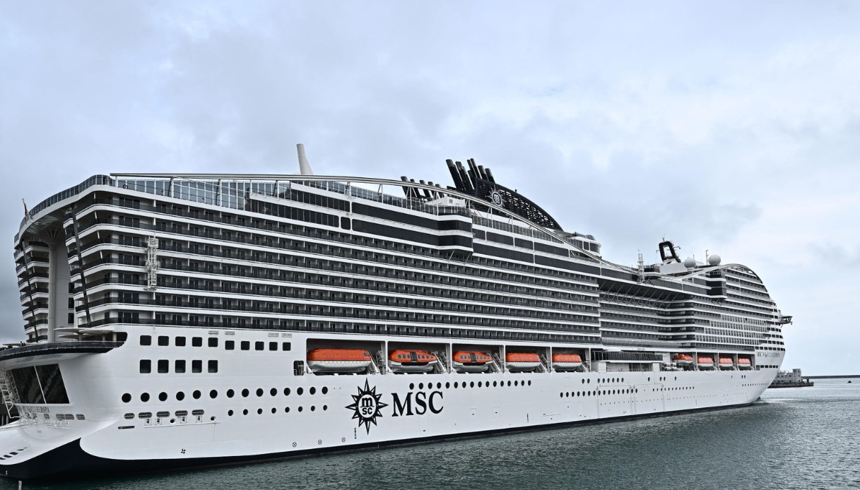 Nave da crociera Msc World Europa in avaria al largo di Ponza, passeggeri bloccati in mezzo al mare Nave da crociera Msc World Europa in avaria al largo di Ponza, passeggeri bloccati in mezzo al mare