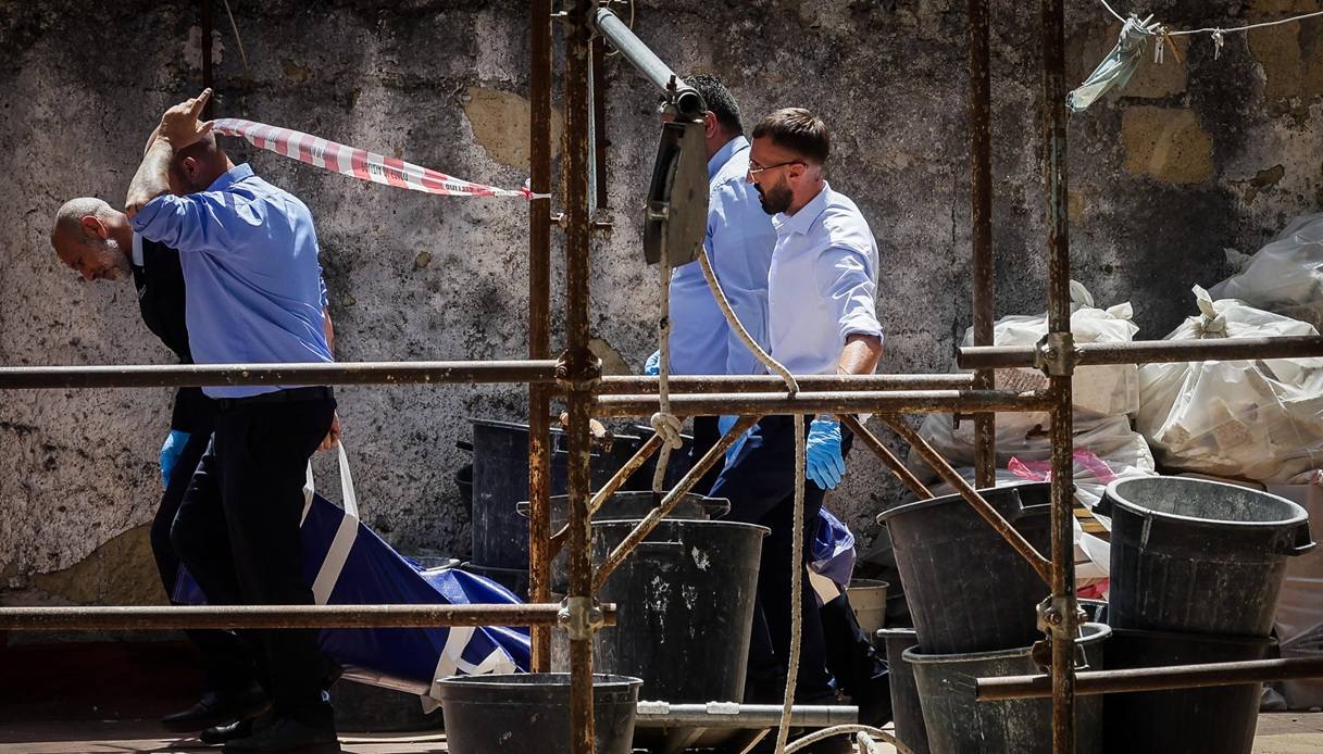 https://wips.plug.it/cips/notizie.virgilio.it/cms/2025/08/operai-morti-napoli-furto-vincenzo-del-grosso.jpg