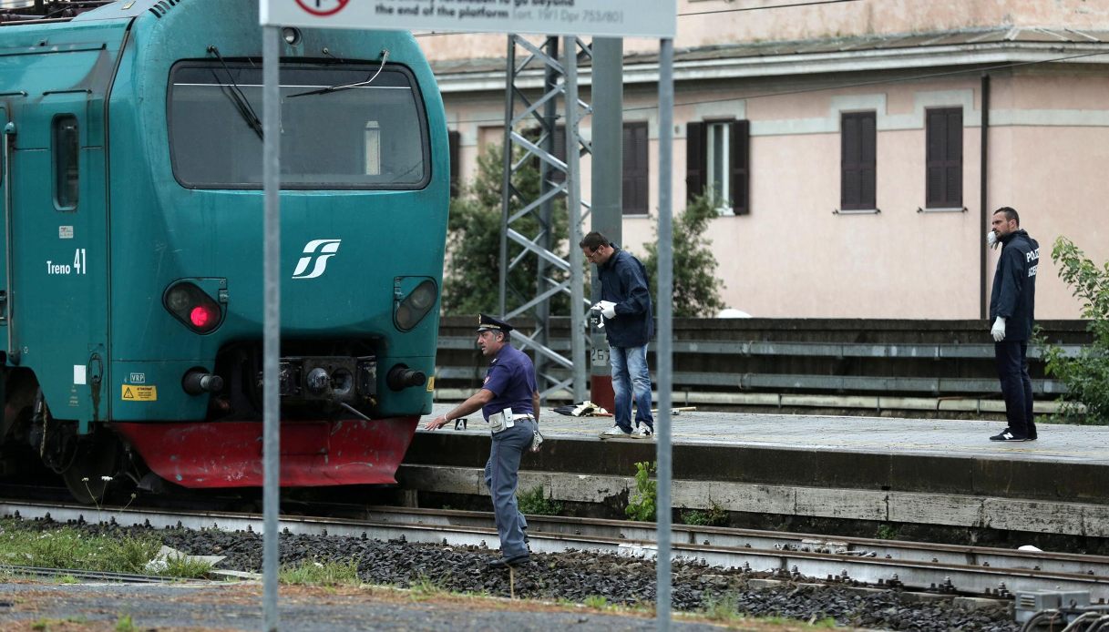 Travolto e ucciso da un treno a Ostiense, circolazione ferroviaria in tilt e ritardi sulle linee regionali