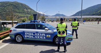 padre-figlie-autogrill-a22
