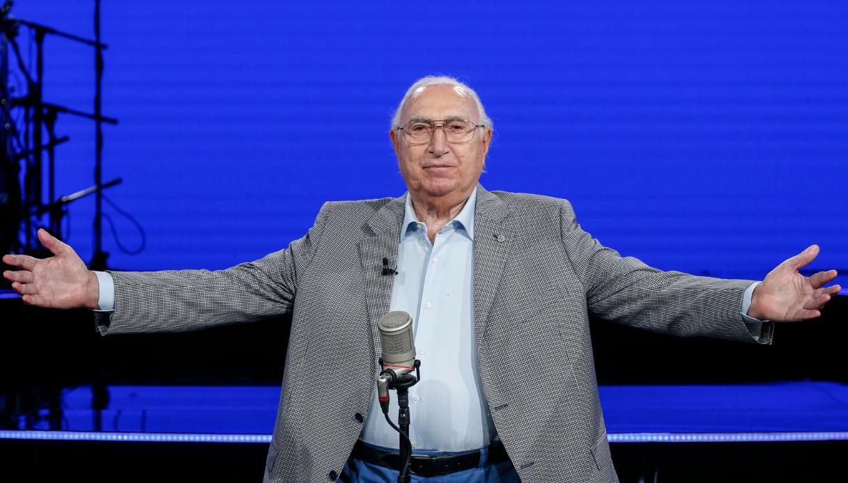 https://wips.plug.it/cips/notizie.virgilio.it/cms/2025/08/pippo-baudo-2.jpg