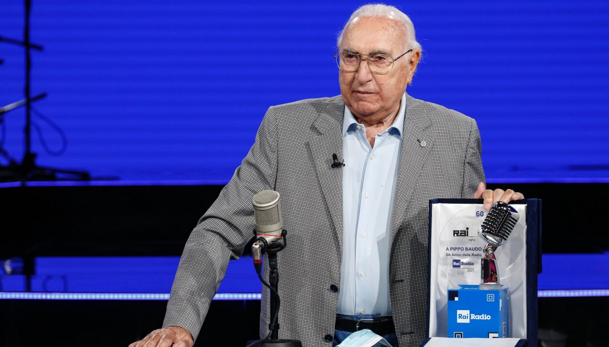 https://wips.plug.it/cips/notizie.virgilio.it/cms/2025/08/pippo-baudo-3.jpg