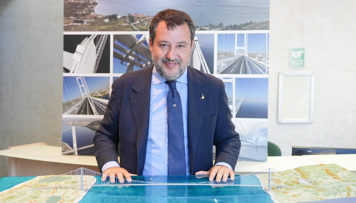 https://wips.plug.it/cips/notizie.virgilio.it/cms/2025/08/ponte-stretto-messina-manifestazione-salvini.jpg