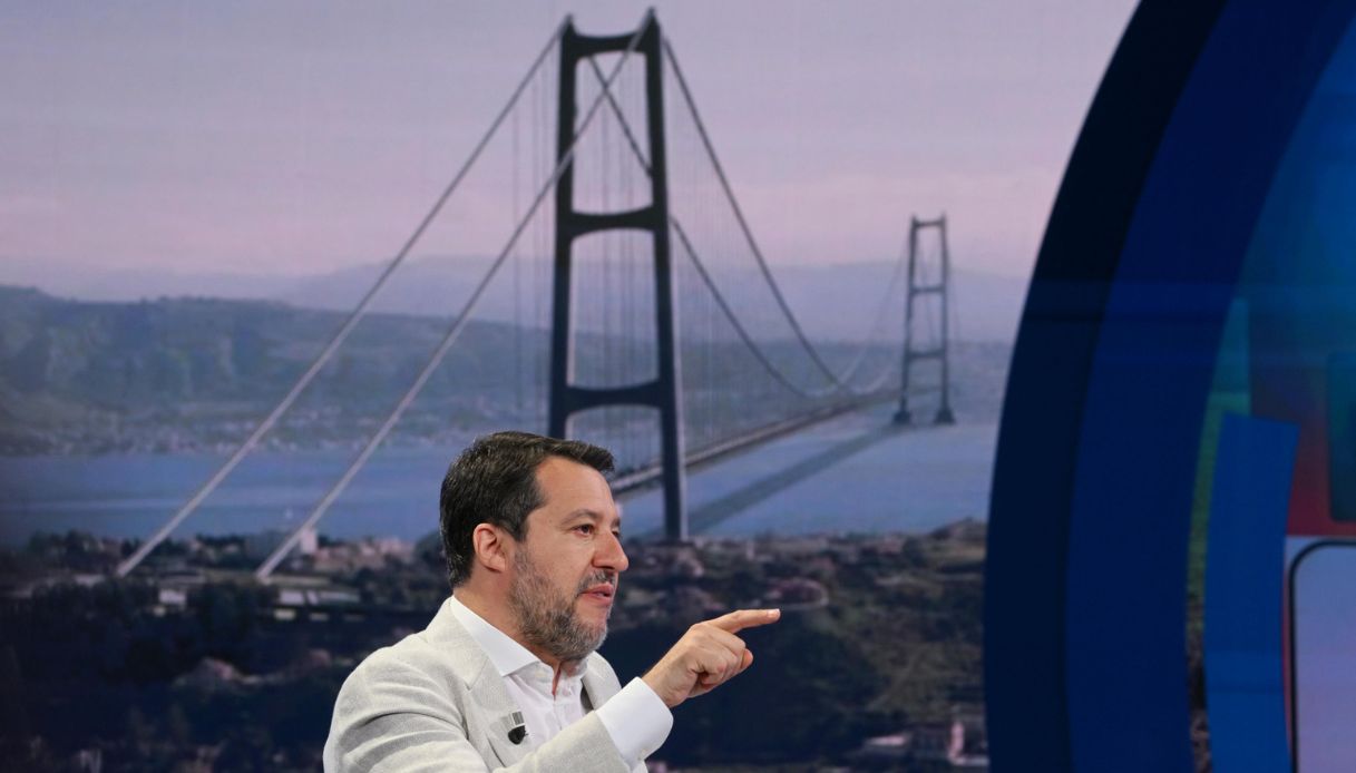https://wips.plug.it/cips/notizie.virgilio.it/cms/2025/08/ponte-sullo-stretto.jpg