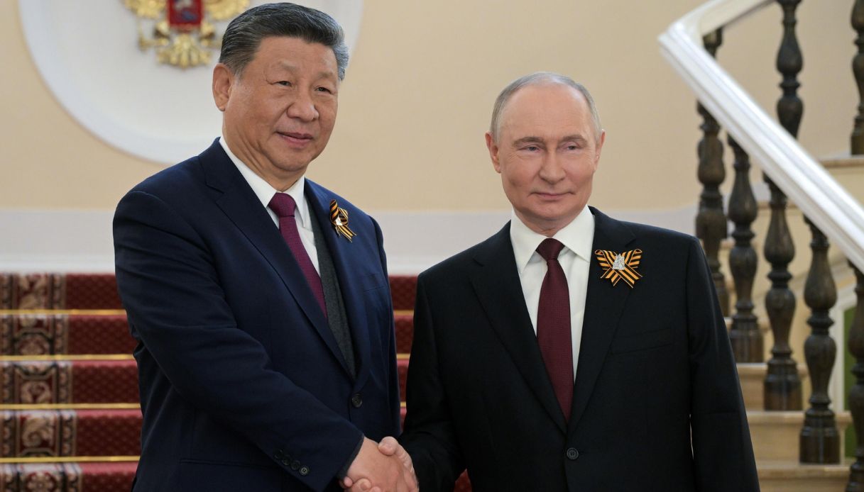 https://wips.plug.it/cips/notizie.virgilio.it/cms/2025/08/putin-xi-jinping-guerra-in-ucraina.jpg