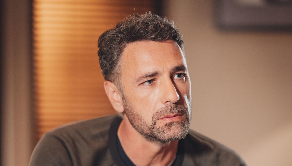 https://wips.plug.it/cips/notizie.virgilio.it/cms/2025/08/raoul-bova-garante-privacy.jpg