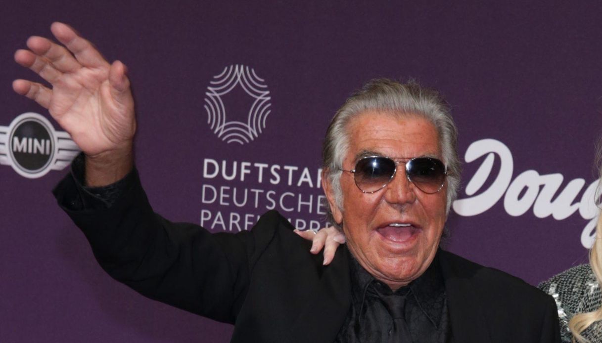 https://wips.plug.it/cips/notizie.virgilio.it/cms/2025/08/roberto-cavalli-eredita.jpg