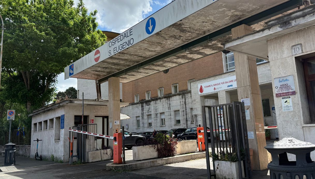 https://wips.plug.it/cips/notizie.virgilio.it/cms/2025/08/roma-eur-operaio-terrazzo-grondaie.jpg