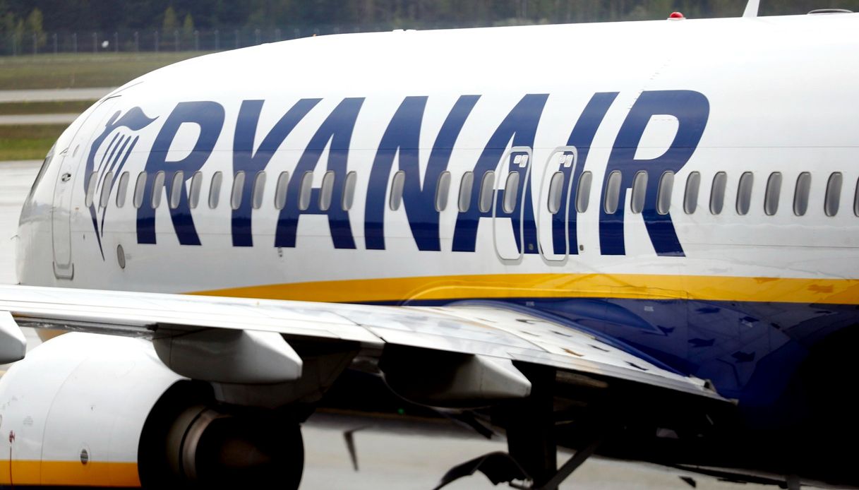 https://wips.plug.it/cips/notizie.virgilio.it/cms/2025/08/ryanair-bagagli-bonus.jpg