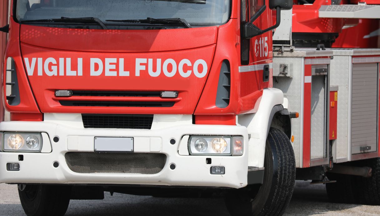 Cadavere carbonizzato a Santa Cristina Gela, trovato dai pompieri che spegnevano un incendio Cadavere carbonizzato a Santa Cristina Gela, trovato dai pompieri che spegnevano un incendio