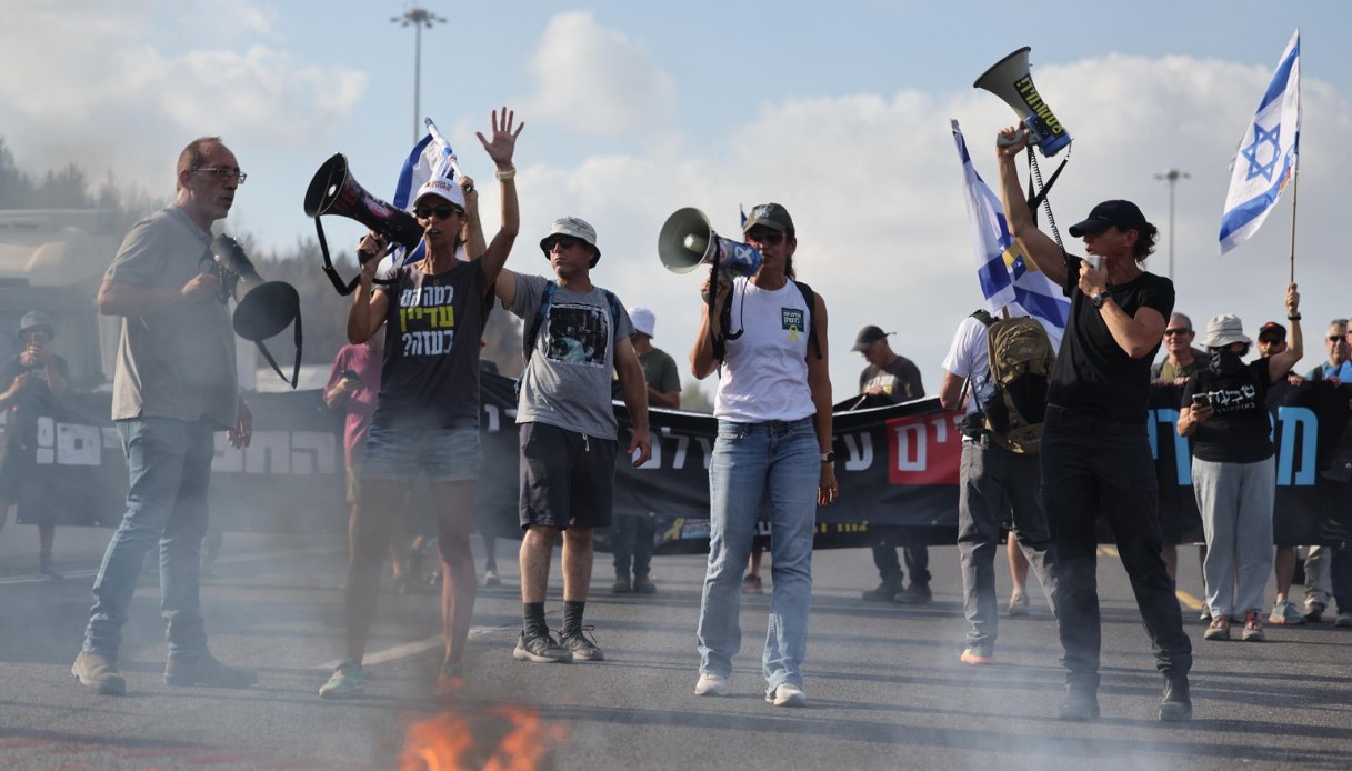 https://wips.plug.it/cips/notizie.virgilio.it/cms/2025/08/sciopero-generale-israele.jpg