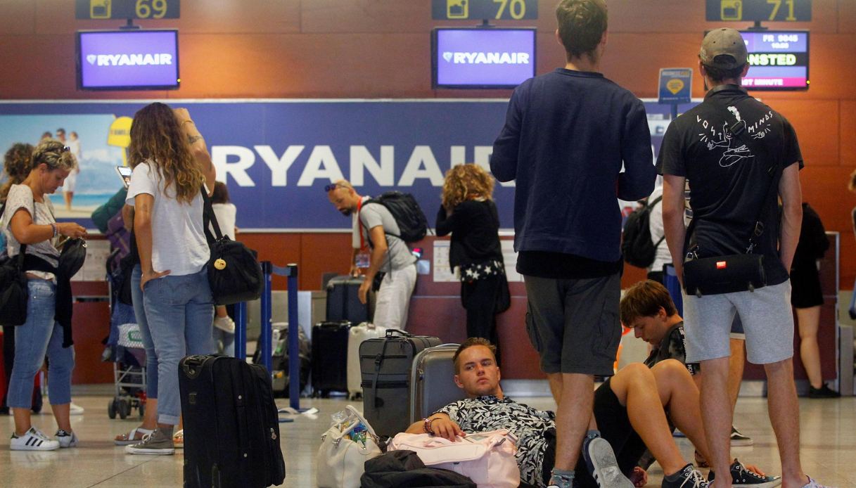https://wips.plug.it/cips/notizie.virgilio.it/cms/2025/08/sciopero-ryanair-spagna-voli-15-agosto.jpg