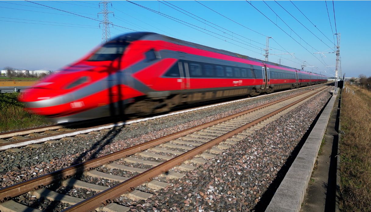 https://wips.plug.it/cips/notizie.virgilio.it/cms/2025/08/sciopero-trasporti-settembre-treni-aerei.jpg