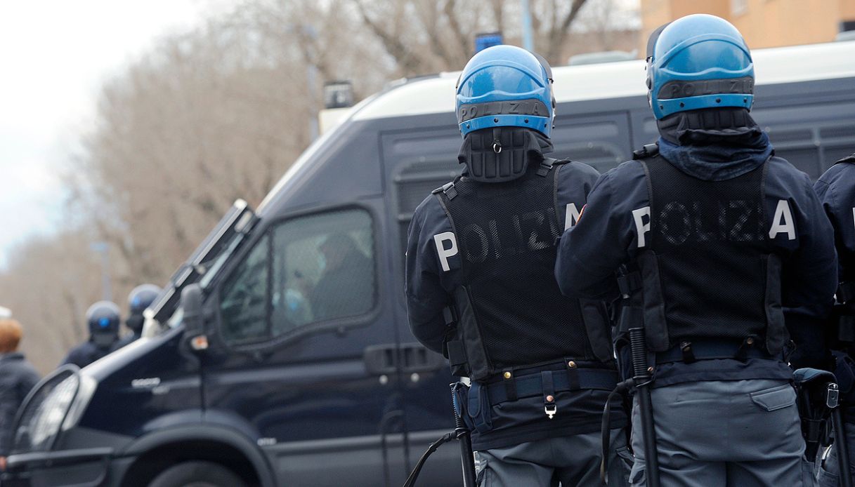 Scontro tra gli ultras di Atalanta e Como all’autogrill, più di 300 persone nella maxi rissa a rischio Daspo Scontro tra gli ultras di Atalanta e Como all’autogrill, più di 300 persone nella maxi rissa a rischio Daspo