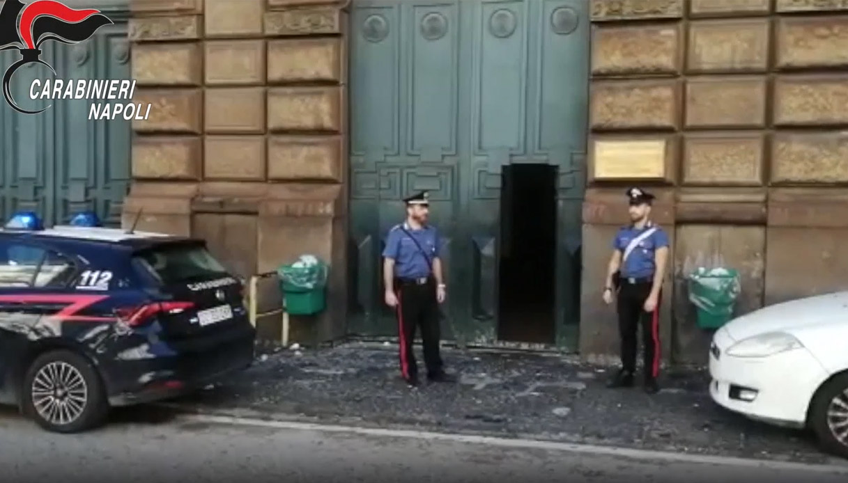 colpisce la moglie alla testa col martello a somma vesuviana e finge la rapina arrestato per tentato omicidio