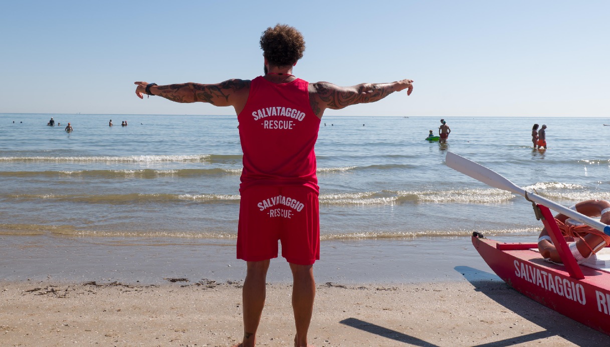 Spiagge vuote, a Jesolo partono i saldi d’agosto con sconti e spritz incluso per attirare turisti
