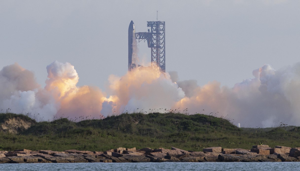 https://wips.plug.it/cips/notizie.virgilio.it/cms/2025/08/starship-spacex.jpg