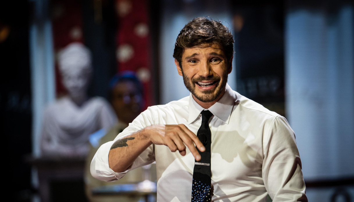 https://wips.plug.it/cips/notizie.virgilio.it/cms/2025/08/stefano-de-martino-video.jpeg