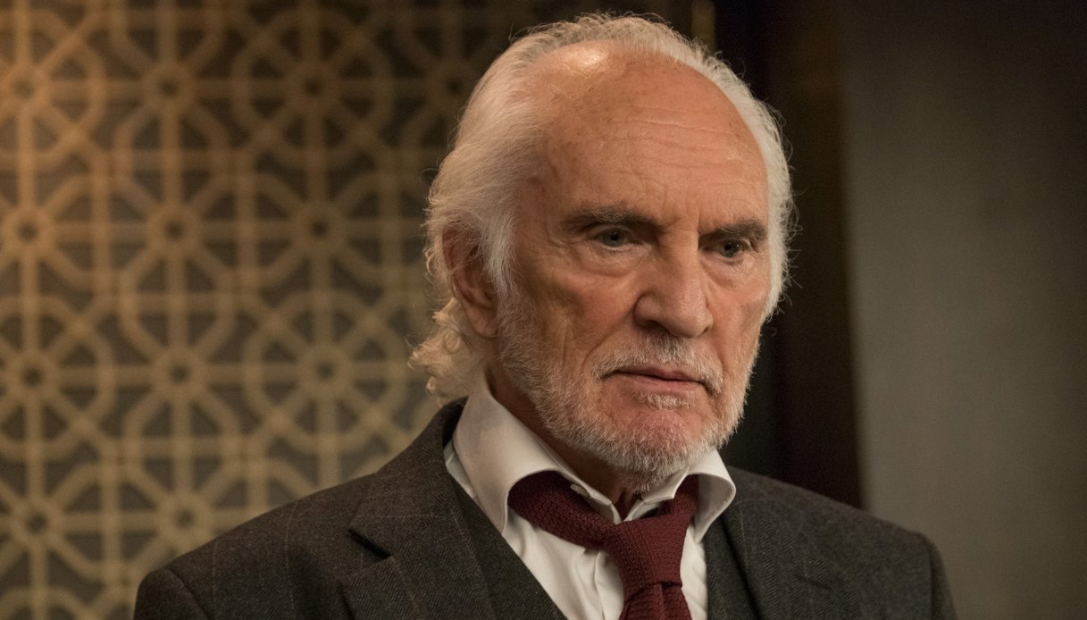 https://wips.plug.it/cips/notizie.virgilio.it/cms/2025/08/terence-stamp.jpg