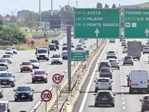 Traffico esodo estivo, oltre 27,4 milioni di auto in strada anche di notte: quando è meglio non viaggiare