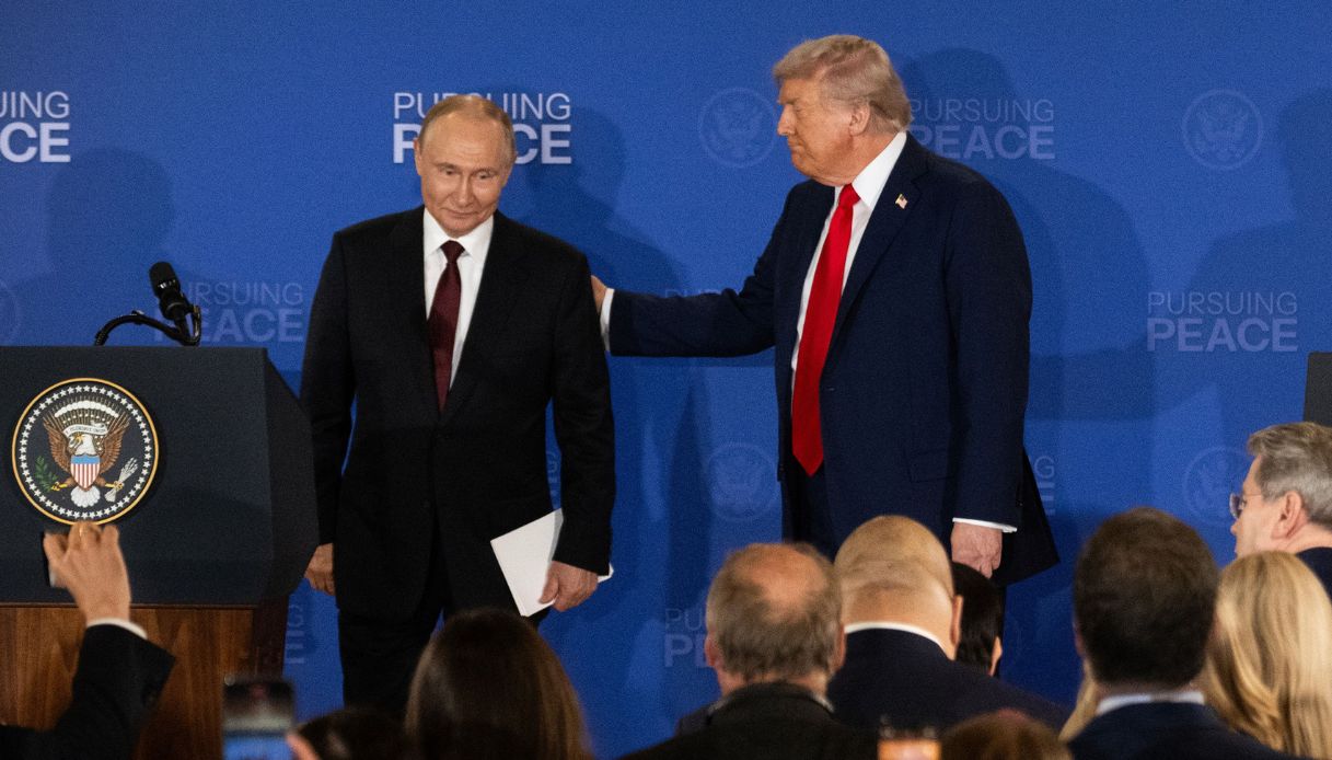 https://wips.plug.it/cips/notizie.virgilio.it/cms/2025/08/trump-putin-summit-alaska.jpg