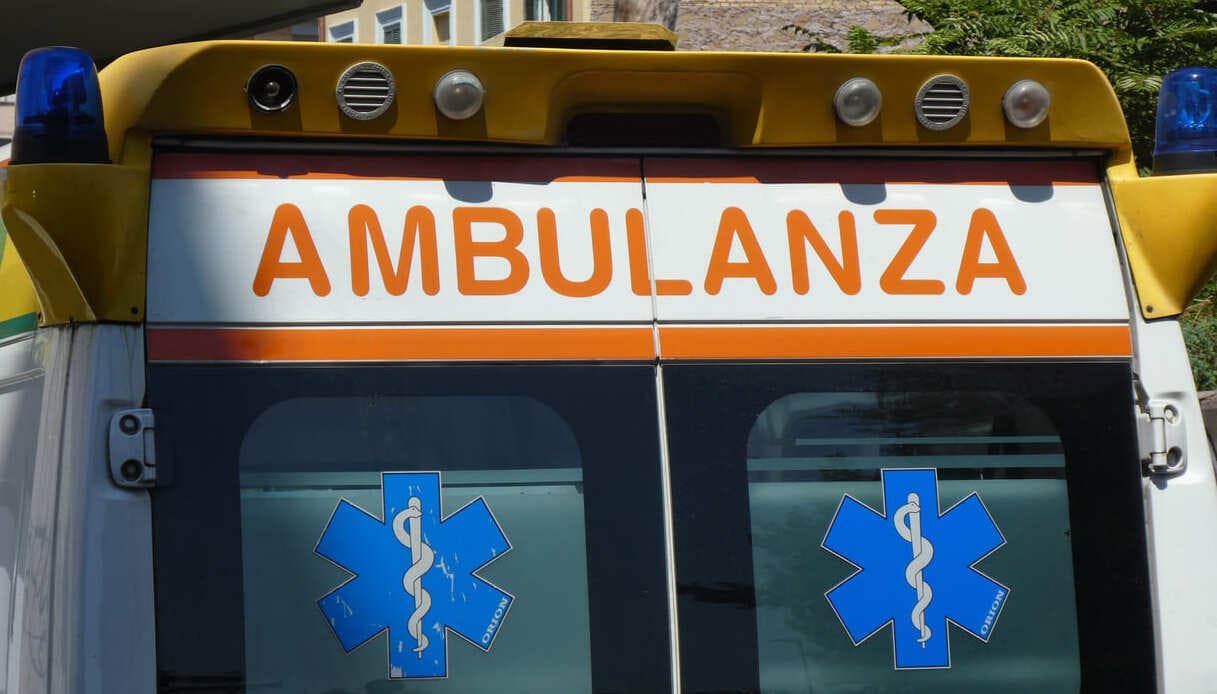 colpito da un fulmine sulla spiaggia di piombino 70enne in arresto cardiaco l allarme e i soccorsi
