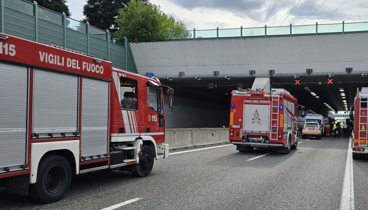 https://wips.plug.it/cips/notizie.virgilio.it/cms/2025/08/vigili-del-fuoco.jpg