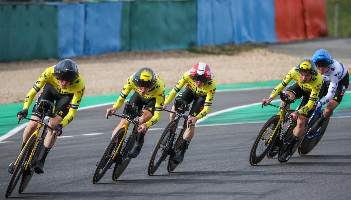 Rubate a Torino le bici per la Vuelta del team Visma, colpo da 250mila euro: aperta indagine Rubate a Torino le bici per la Vuelta del team Visma, colpo da 250mila euro: aperta indagine