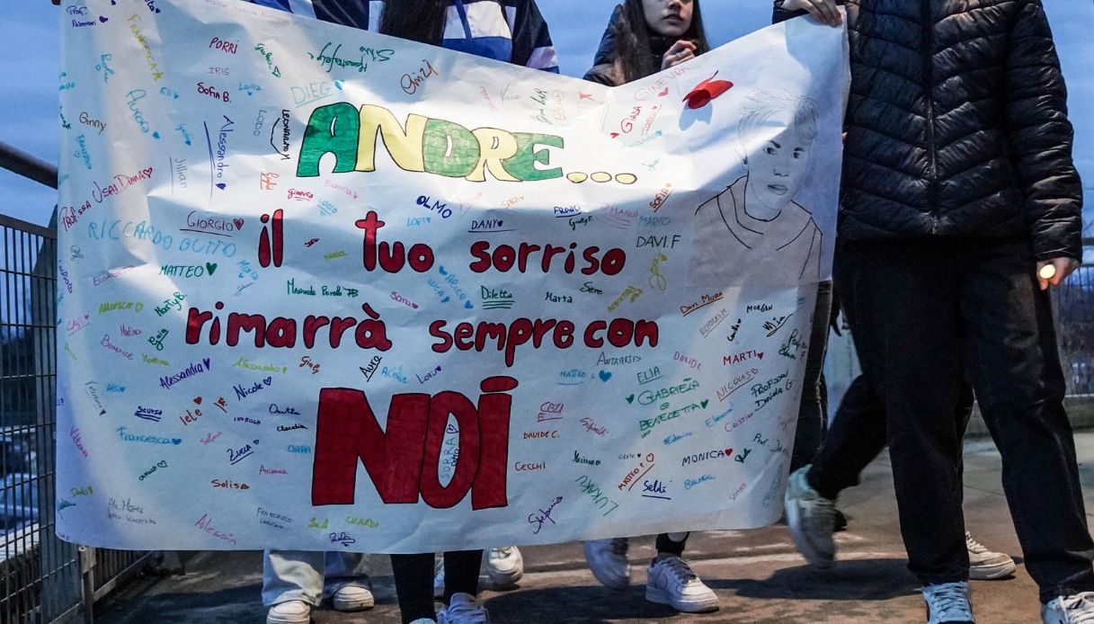 Morto a 12 anni per pertosse non diagnosticata a Chivasso, due pediatre indagate per il caso Andrea Vincenzi Morto a 12 anni per pertosse non diagnosticata a Chivasso, due pediatre indagate per il caso Andrea Vincenzi