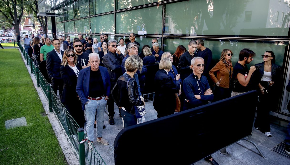 https://wips.plug.it/cips/notizie.virgilio.it/cms/2025/09/armani-camera-ardente.jpg