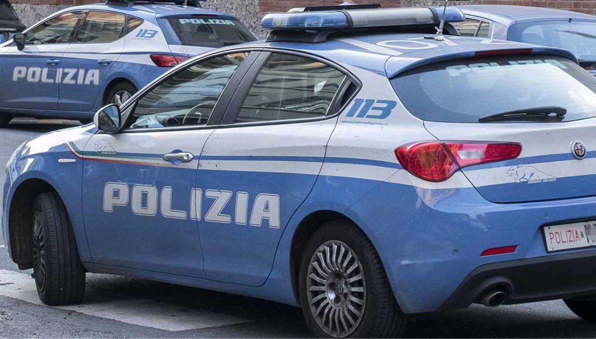 https://wips.plug.it/cips/notizie.virgilio.it/cms/2025/09/bambina-auto-polizia-roma-corso-rinascimento.jpg
