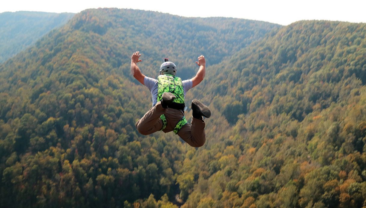 base jumper giacomo zamparo morto in valsugana si era lanciato dal monte mezza la compagna sotto shock