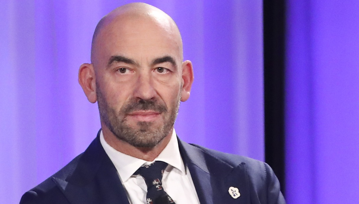 https://wips.plug.it/cips/notizie.virgilio.it/cms/2025/09/bassetti-batteri-palestra.jpg