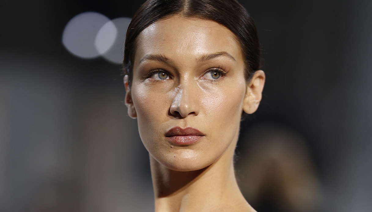 https://wips.plug.it/cips/notizie.virgilio.it/cms/2025/09/bella-hadid-malattia-di-lyme-1.jpg