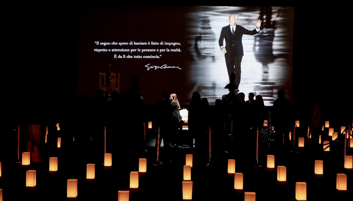 https://wips.plug.it/cips/notizie.virgilio.it/cms/2025/09/camera-ardente-giorgio-armani-1.jpg