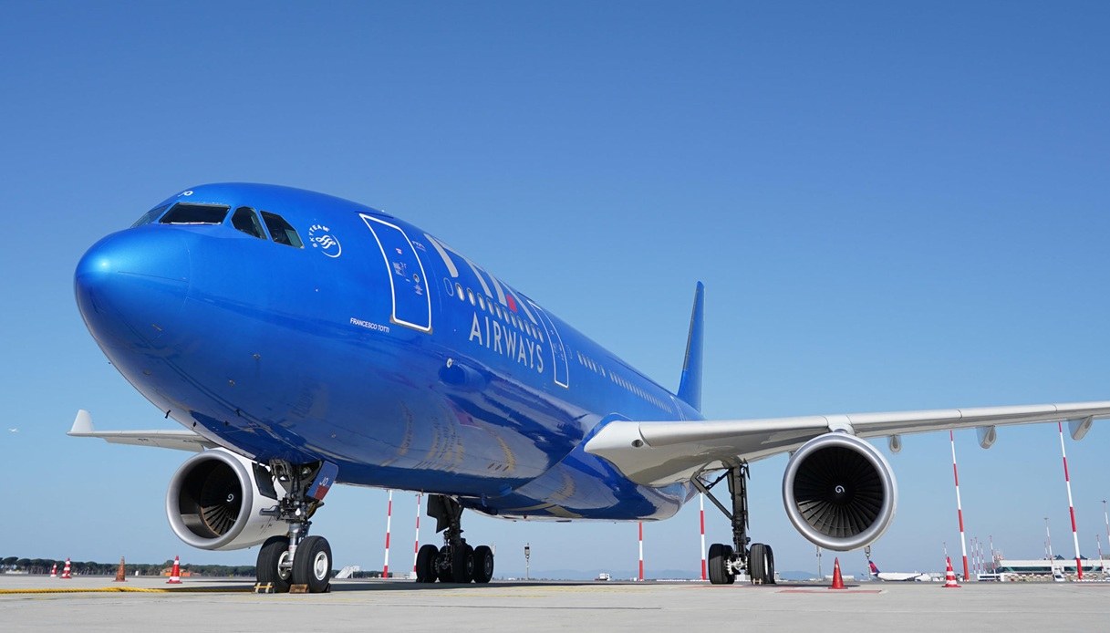 https://wips.plug.it/cips/notizie.virgilio.it/cms/2025/09/cani-grandi-cabina-aereo-regole-enac.jpg